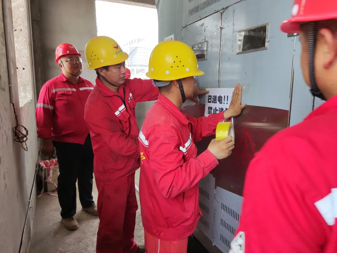 陽(yáng)新項(xiàng)目E2F電氣室車(chē)間一次性送電成功